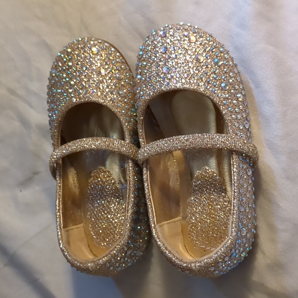 Size 5 baby girl beautiful dress shoes!